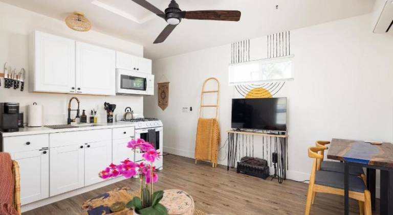 Artist micro villa with kitchen firepit & theater