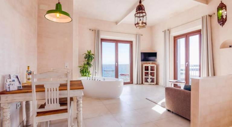 Family-friendly rental apartment with sauna, terrace & pool | Pets allowed in Tarifa