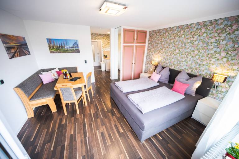 Apartment 'Höri Nest - Seeblick' with Lake View, Shared Garden and Wi-Fi — photo 5