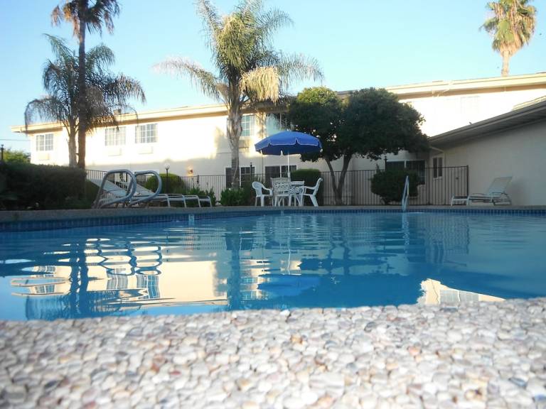 Motel  Merced