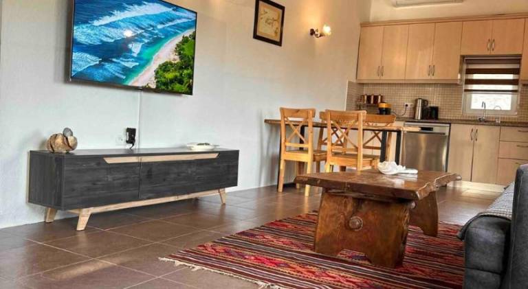 Fully equipped vacation home with barbeque, yard & terrace | Perfect for remote work | Dogs allowed — photo 3
