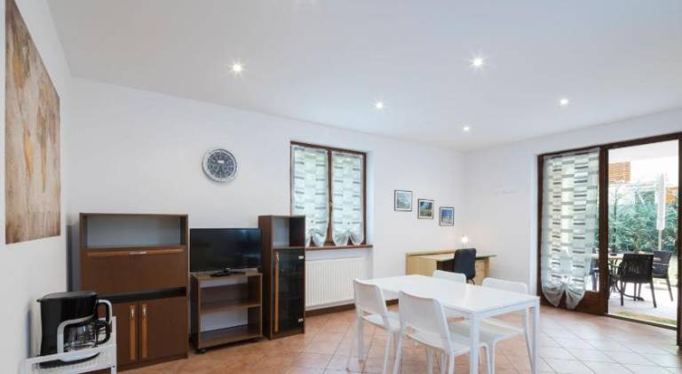 Holiday apartment with garden & terrace — photo 2
