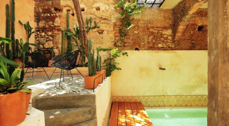 Serviced apartment with terrace, pool & yard — photo 2