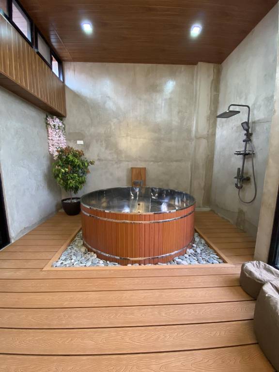 Charming house with hot tub & grill | Perfect for remote work | Pets allowed — photo 5
