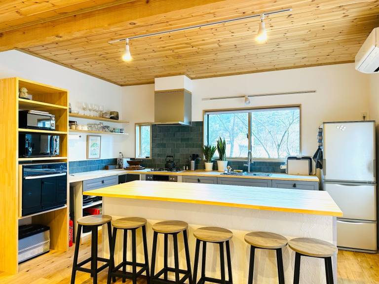 House with grill — photo 4