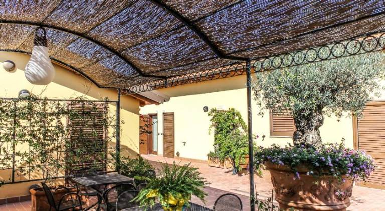 Serviced apartment with terrace in Castiglione della Pescaia