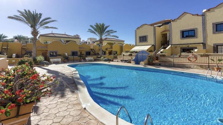 Apartment with terrace, garden & pool in Adeje