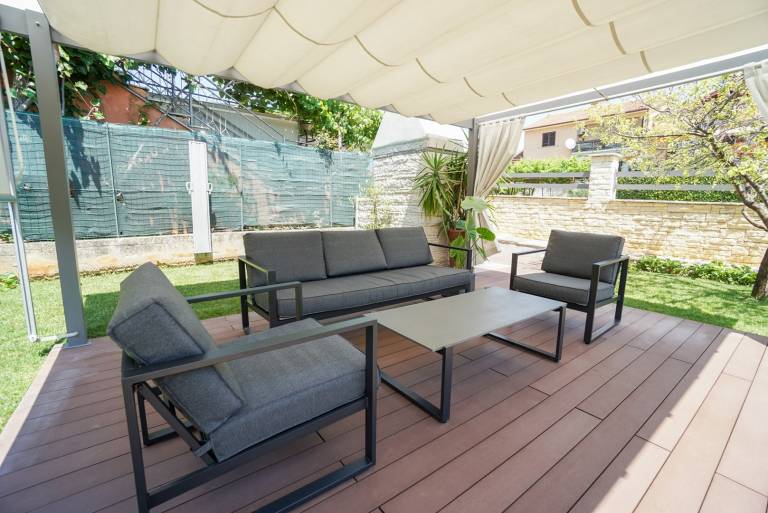 Holiday apartment with yard & terrace in Umag
