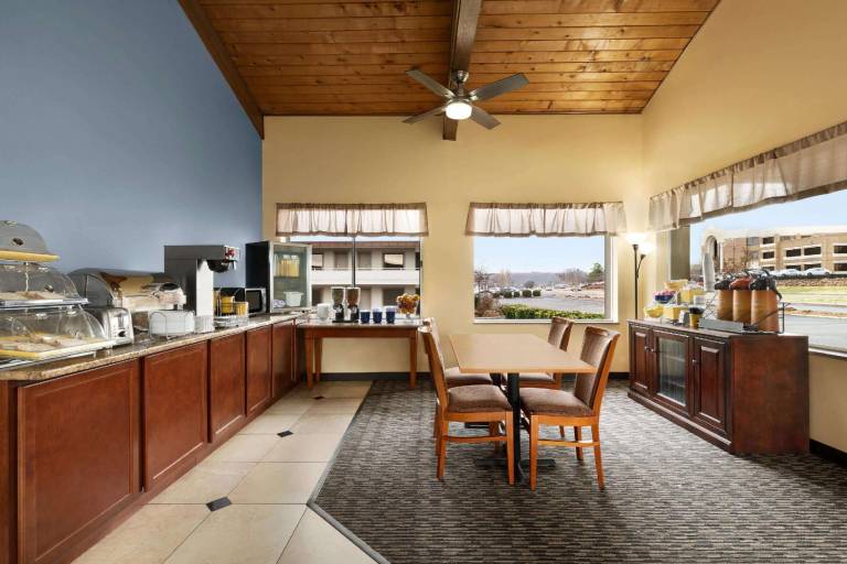 Days Inn by Wyndham Oak Ridge Knoxville — photo 5