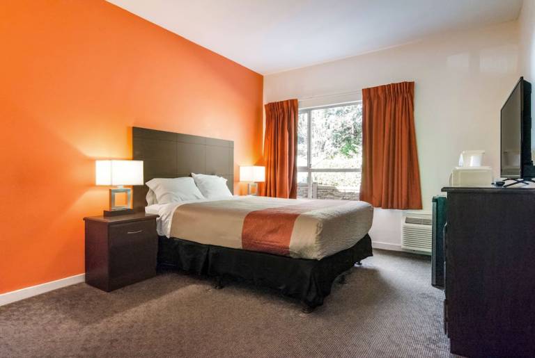 Motel  Surrey Newton