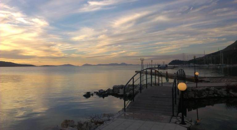 Holiday apartment with garden & terrace | Beach nearby | Perfect for remote work | Dogs allowed in Igoumenitsa