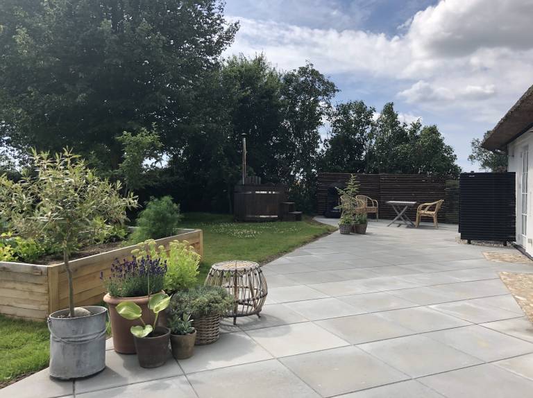 House with barbeque, yard & jacuzzi — photo 4