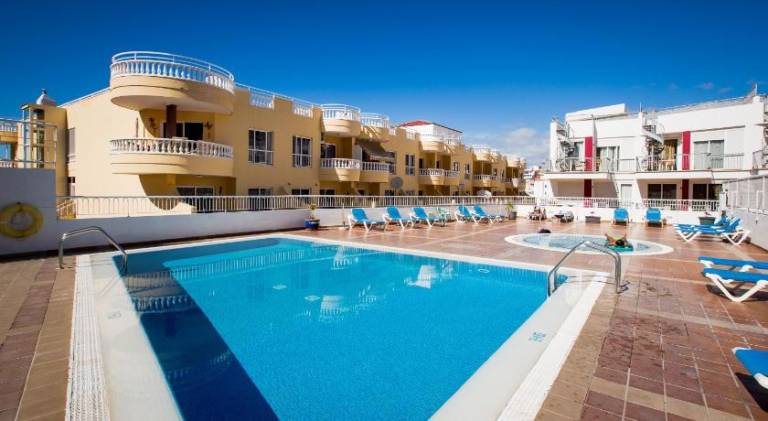 Rental apartment with private pool & patio — photo 3