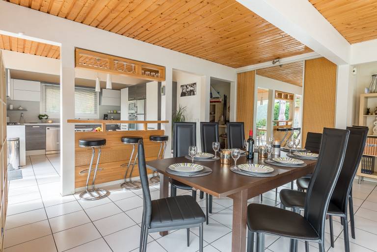 Villa with garden & patio | Lake view — photo 4