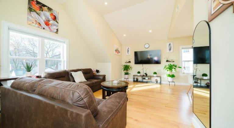 60-3 3BR Boston - Sleek Apartment near Franklin Park — photo 4