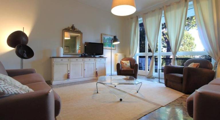 Holiday apartment with jacuzzi in Desenzano del Garda