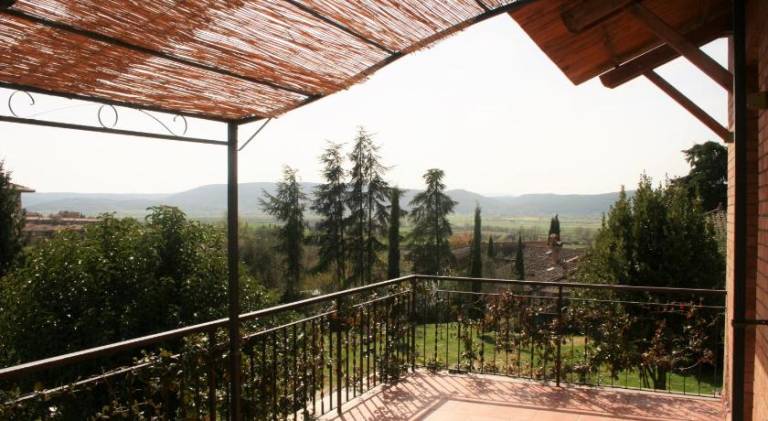 Rental apartment with yard & terrace — photo 3