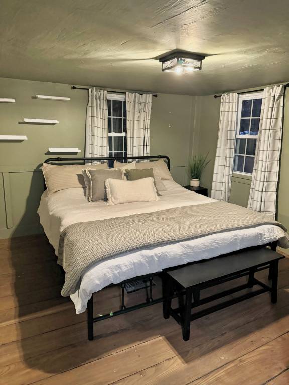 Farmhouse Shelton