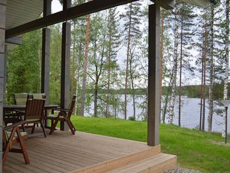 Vacation home with terrace & sauna | Nature view — photo 4