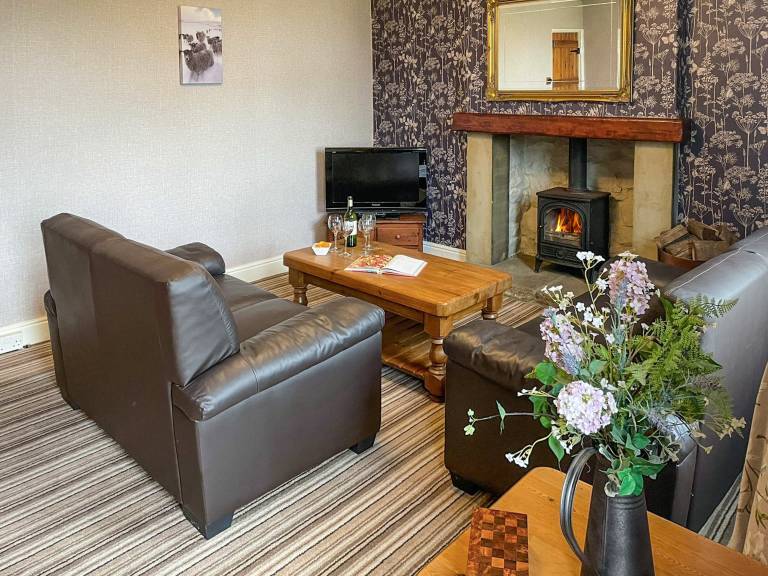 Family-oriented wonderful cottage with barbeque & yard | River view | Pet-friendly — photo 3
