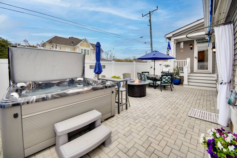 Spacious Norfolk Home w Private Hot Tub