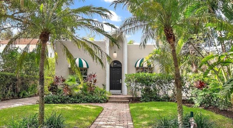 House with pool in West Palm Beach, FL