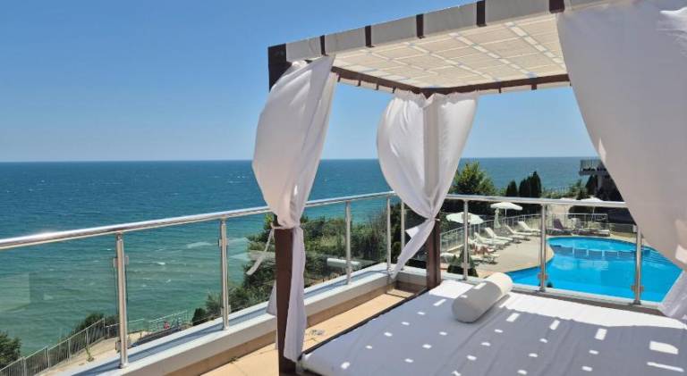 Rental apartment with pool — photo 2