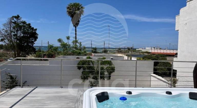 Vacation home with hot tub — photo 4