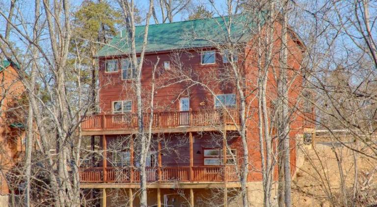 House with pool & hot tub in Pigeon Forge, TN