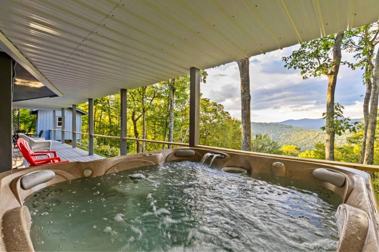 Lodge with barbeque, jacuzzi & sauna | Mountain view in Boone, NC