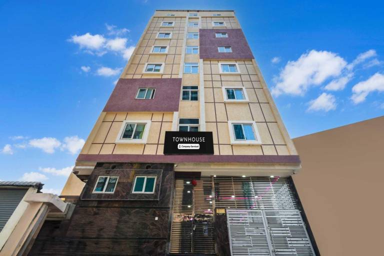 Super Townhouse Kokapet Near GAR in Hyderabad