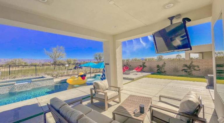 Fully equipped spacious villa with terrace, yard & private pool | Good for workation | Pets allowed — photo 4