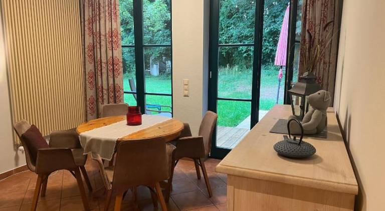 Rental apartment with terrace & yard — photo 3