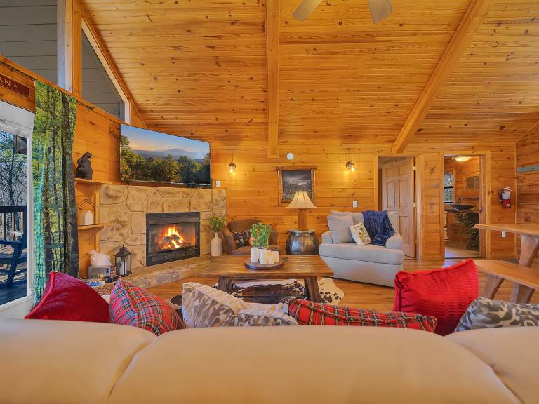 Dolly Log Cabin~Jacuzzi~Arcade Game~Private Hot Tub~Pet Friendly — photo 3