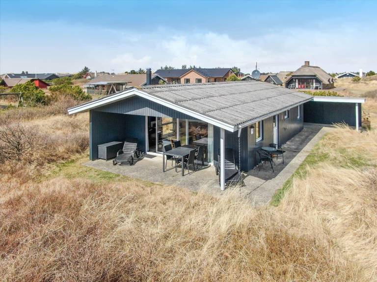 House with terrace, BBQ & sauna | Dogs allowed in Hvide Sande