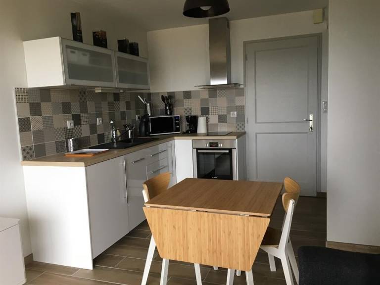 Rental apartment with BBQ & yard | Sea view — photo 3