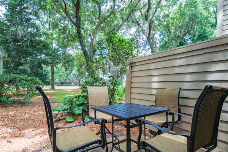 Condo with pool & barbeque — photo 4