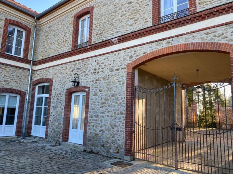Gite with barbeque, yard & patio — photo 2