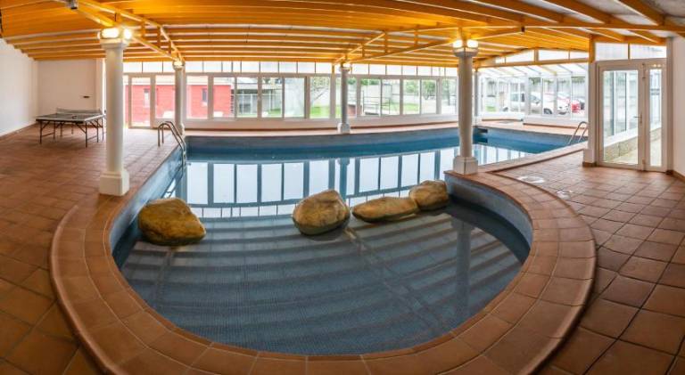 Fully equipped beautiful house with private pool, yard & patio | Beach nearby | Dogs allowed — photo 3
