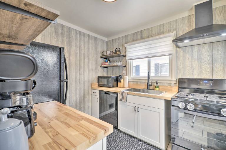 1 Mi to Hot Springs! Central Thermopolis Home — photo 4
