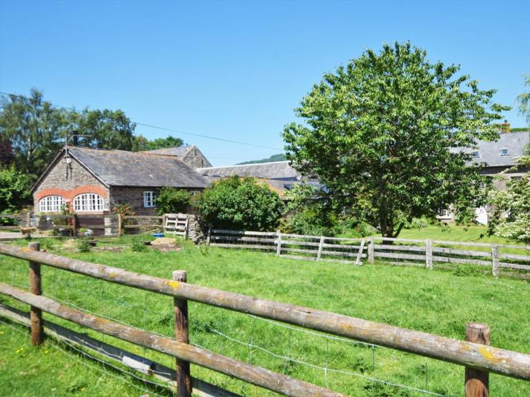 Fully equipped lovely cottage with pool & hot tub | Pets are welcome — photo 2