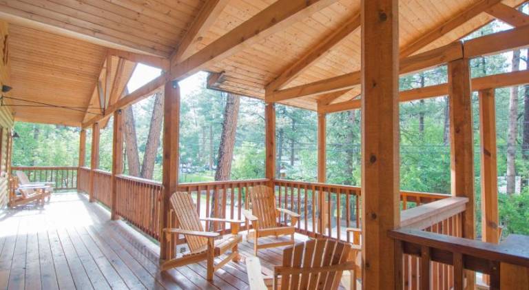 Big chalet with yard, patio & jacuzzi | Dogs allowed — photo 5