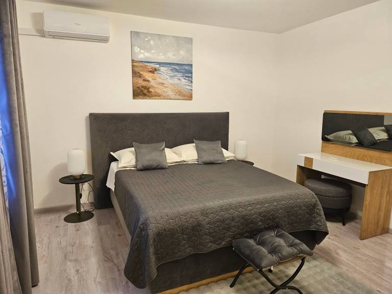 Four-bedroom apartment with balcony and sea view Okrug Gornji, Čiovo (A-23007-a) in Trogir