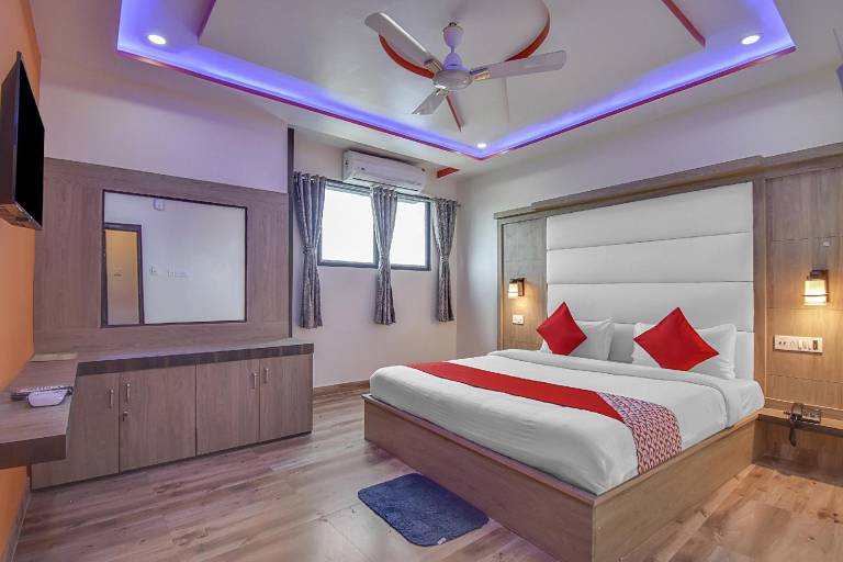 OYO Flagship 82254 Hotel Moonline