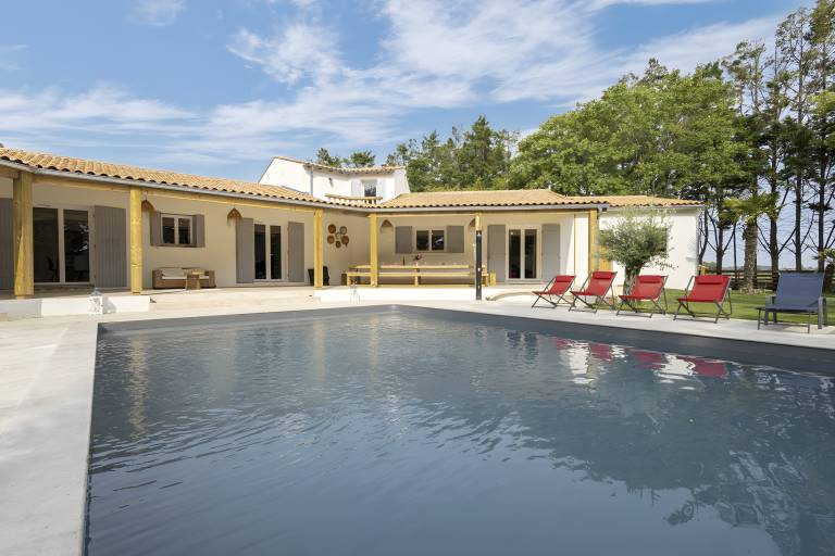 Large Villa with Private Pool, Balcony and Wi-Fi in Saint-Georges des Coteaux — photo 3