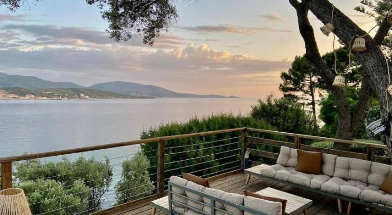 Villa with pool — photo 5