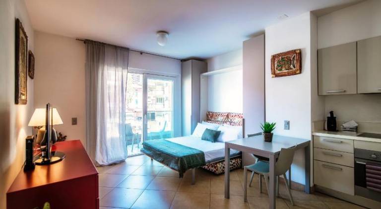Apartment with 1 room for 4 persons in Paradiso