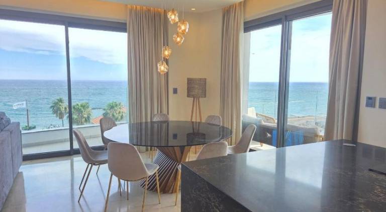 Luxury Seaview Escape 3bd in Limassol Skyscraper — photo 3
