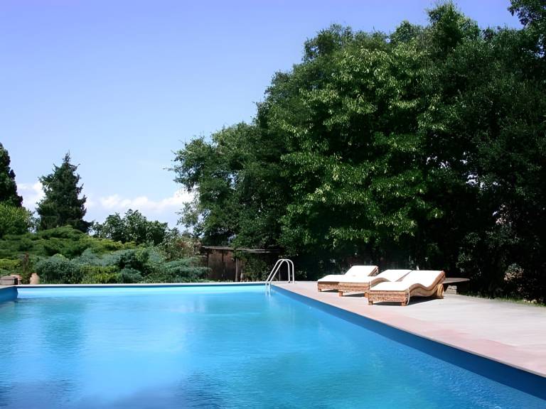 Farm with barbecue, patio & yard — photo 3