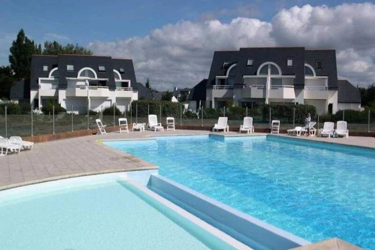 Nice holiday apartment with pool, garden & patio | Pets are welcome in Carnac
